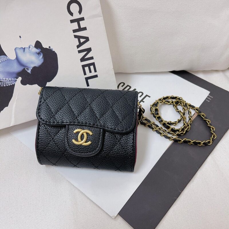 【TS120】シャネルのレディースショルダーバッグは Chanel ファッションのトレンドに敏感な女性に人気のあるブランドです。高品質なレザーを使った製品で、おしゃれで使いやすいアイテムです