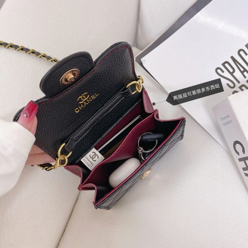 【TS120】シャネルのレディースショルダーバッグは Chanel ファッションのトレンドに敏感な女性に人気のあるブランドです。高品質なレザーを使った製品で、おしゃれで使いやすいアイテムです