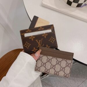 【TS123】ルイ・ヴィトンとグッチは、トレンディなファッションブランドであり、Louis Vuitton GUCCI 高品質のレディース財布やカードケースを提供しています。それらは、レザー素材でできており、人気があります。