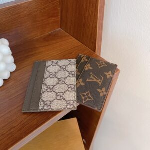 【TS123】ルイ・ヴィトンとグッチは、トレンディなファッションブランドであり、Louis Vuitton GUCCI 高品質のレディース財布やカードケースを提供しています。それらは、レザー素材でできており、人気があります。