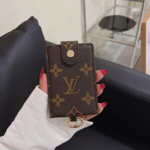 【TS124】ルイ・ヴィトン Louis VuittonとグッチGUCCIは、ファッションのトレンディなブランドであり、高品質のレディース財布＆カードケースを提供しています。これらはレザー製で、人気があります。