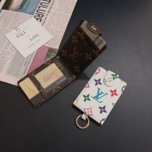 【TS124】ルイ・ヴィトン Louis VuittonとグッチGUCCIは、ファッションのトレンディなブランドであり、高品質のレディース財布＆カードケースを提供しています。これらはレザー製で、人気があります。