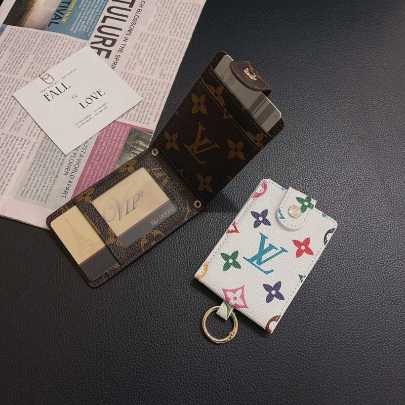 【TS124】ルイ・ヴィトン Louis VuittonとグッチGUCCIは、ファッションのトレンディなブランドであり、高品質のレディース財布＆カードケースを提供しています。これらはレザー製で、人気があります。