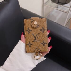 【TS124】ルイ・ヴィトン Louis VuittonとグッチGUCCIは、ファッションのトレンディなブランドであり、高品質のレディース財布＆カードケースを提供しています。これらはレザー製で、人気があります。