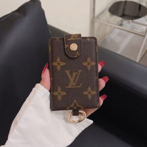 【TS124】ルイ・ヴィトン Louis VuittonとグッチGUCCIは、ファッションのトレンディなブランドであり、高品質のレディース財布＆カードケースを提供しています。これらはレザー製で、人気があります。