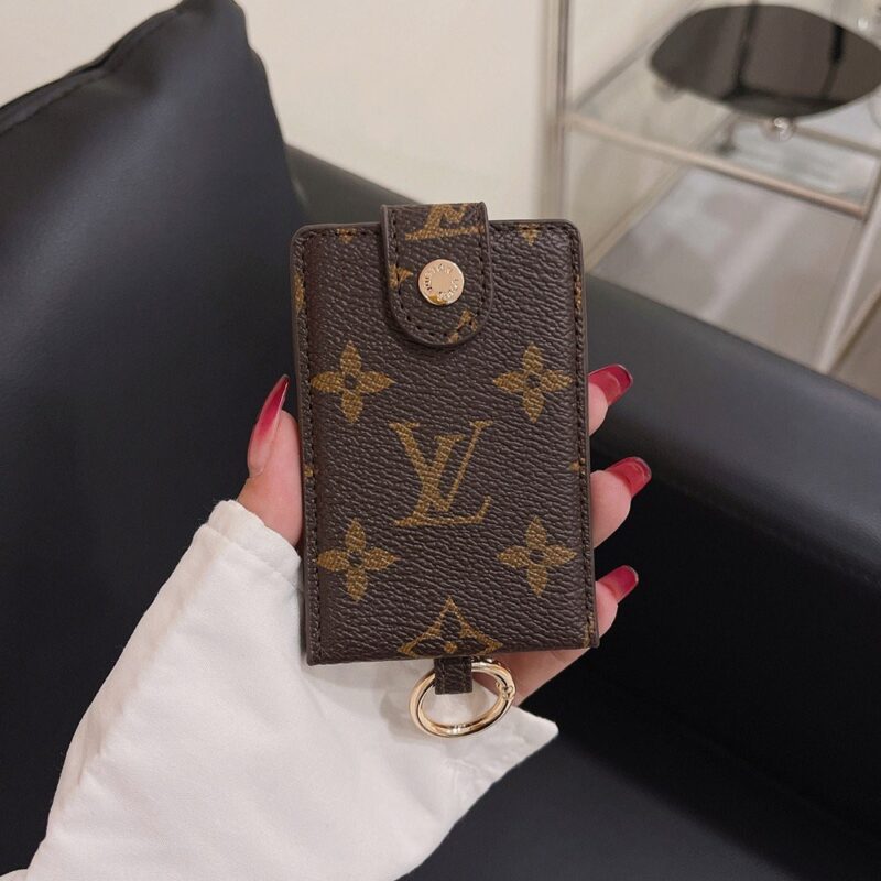 【TS124】ルイ・ヴィトン Louis VuittonとグッチGUCCIは、ファッションのトレンディなブランドであり、高品質のレディース財布＆カードケースを提供しています。これらはレザー製で、人気があります。