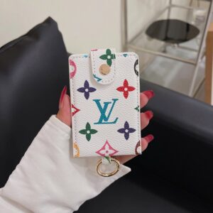 【TS124】ルイ・ヴィトン Louis VuittonとグッチGUCCIは、ファッションのトレンディなブランドであり、高品質のレディース財布＆カードケースを提供しています。これらはレザー製で、人気があります。