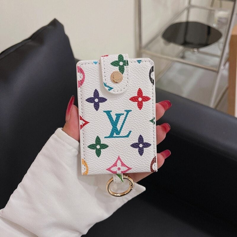 【TS124】ルイ・ヴィトン Louis VuittonとグッチGUCCIは、ファッションのトレンディなブランドであり、高品質のレディース財布＆カードケースを提供しています。これらはレザー製で、人気があります。