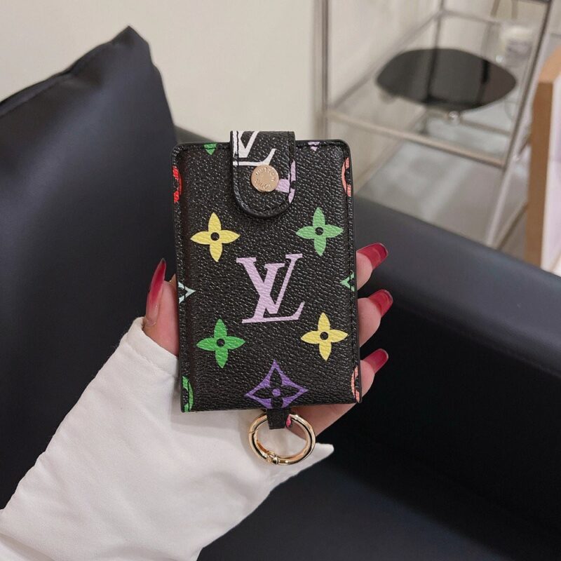 【TS124】ルイ・ヴィトン Louis VuittonとグッチGUCCIは、ファッションのトレンディなブランドであり、高品質のレディース財布＆カードケースを提供しています。これらはレザー製で、人気があります。