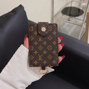 【TS124】ルイ・ヴィトン Louis VuittonとグッチGUCCIは、ファッションのトレンディなブランドであり、高品質のレディース財布＆カードケースを提供しています。これらはレザー製で、人気があります。
